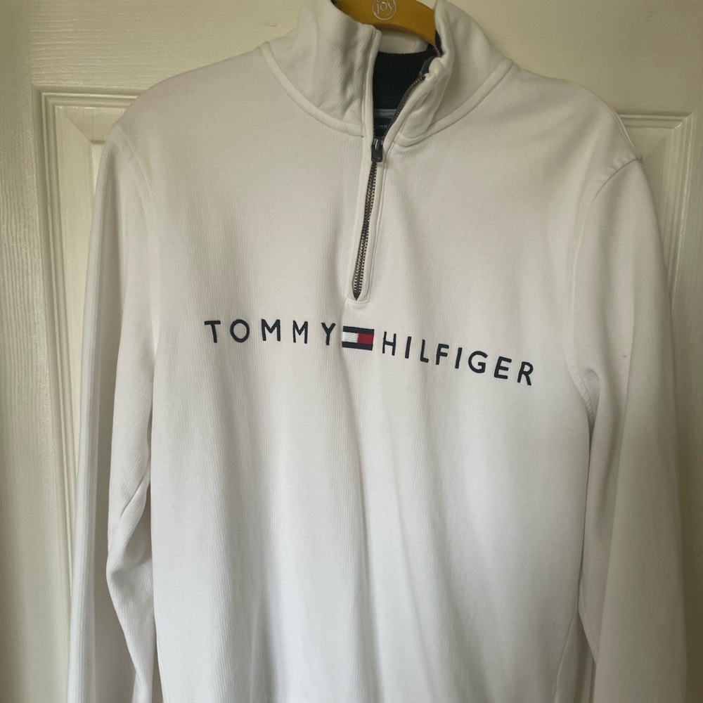 Tommy 3/4 zip sweatshirt. Size s. Color cream. Perfect condition.